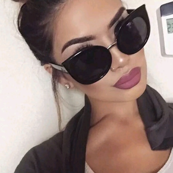 New Retro Round Cat Eye Design Sunglasses - Picture 2 of 5